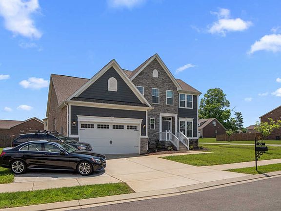 3rd image of 424 Goodman Dr