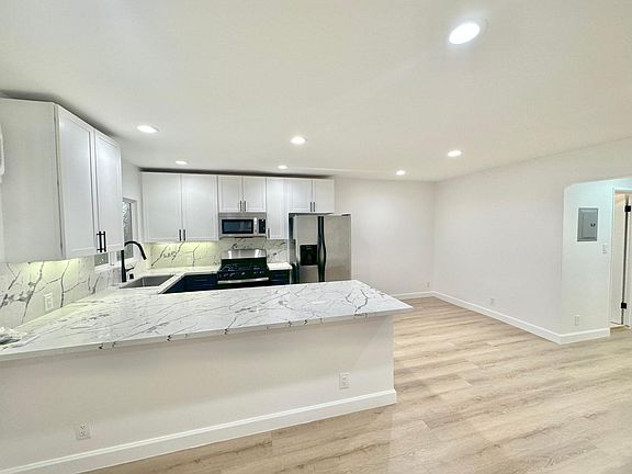 2nd image of 943 Westbourne Dr APT 7