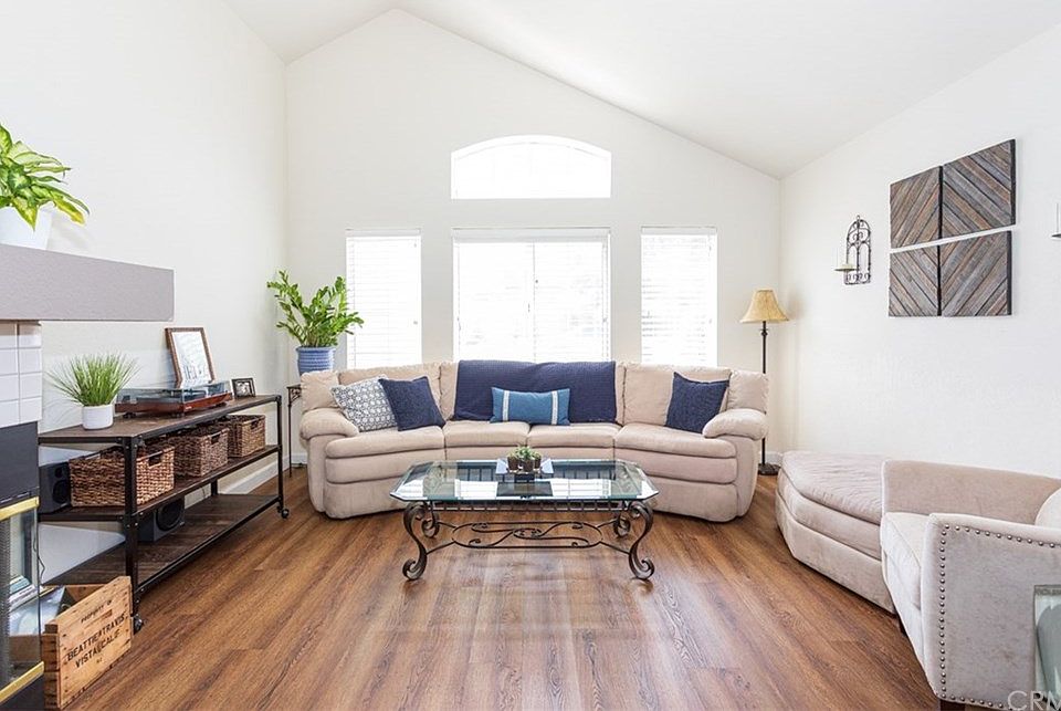 1st image of 39545 Calle San Clemente