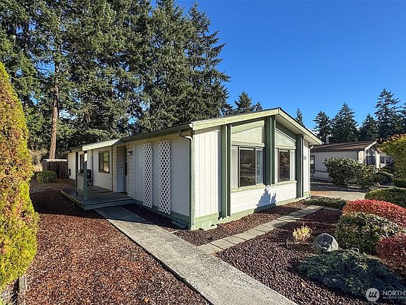 3rd image of 151 Parkwood Boulevard