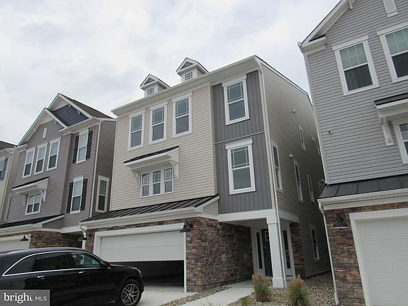4th image of 21506 Helm St #24