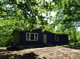 8892 Park Dr, Ozawkie, KS 66070