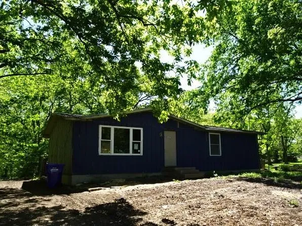 8892 Park Dr, Ozawkie, KS 66070