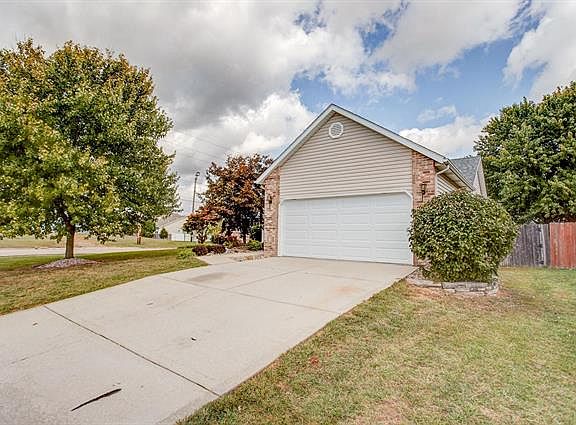 3rd image of 1196 Tazewell Dr