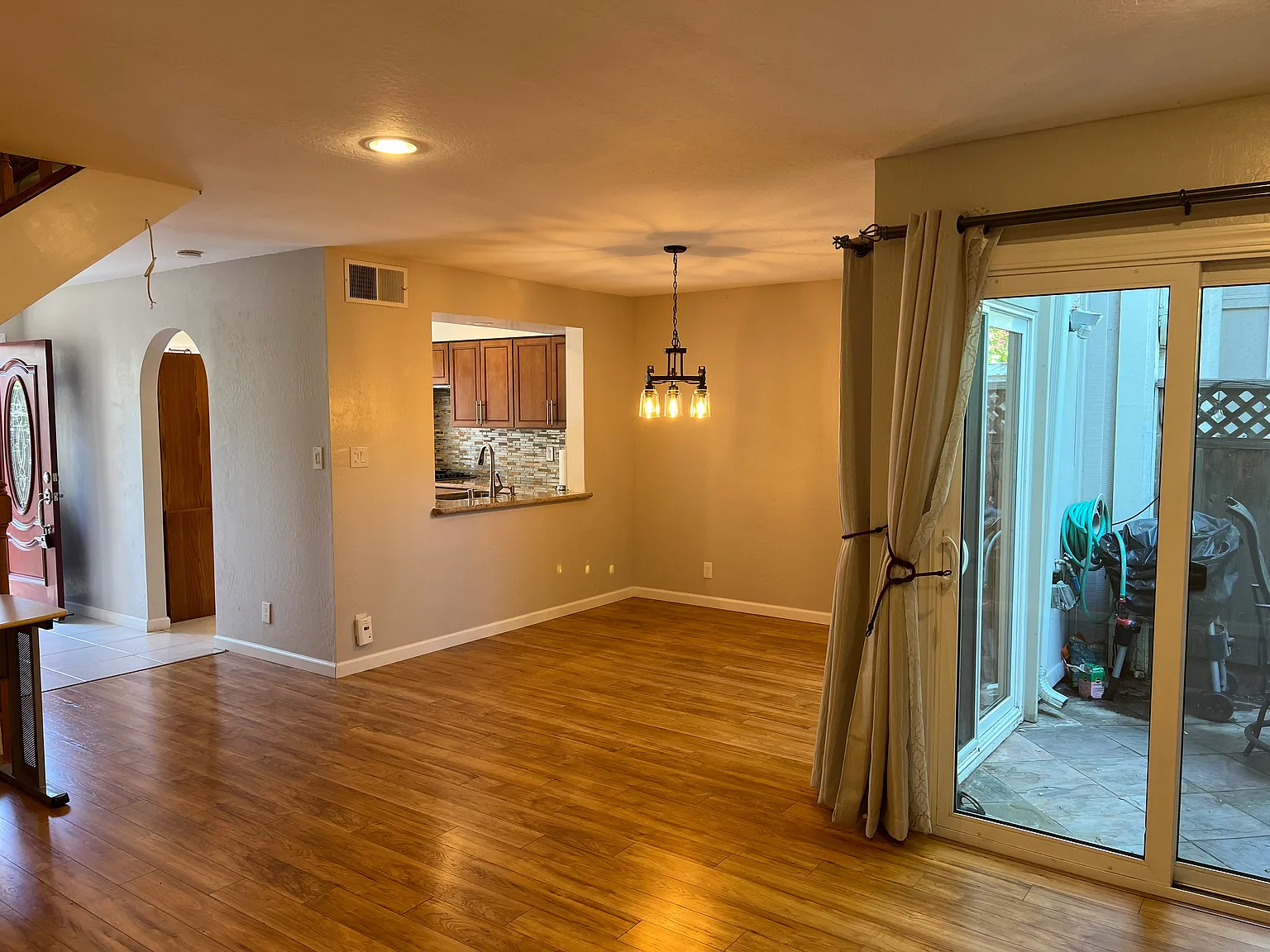 3 bed, 2.5 bath, 1357 sqft, $3,995 — Photo 3