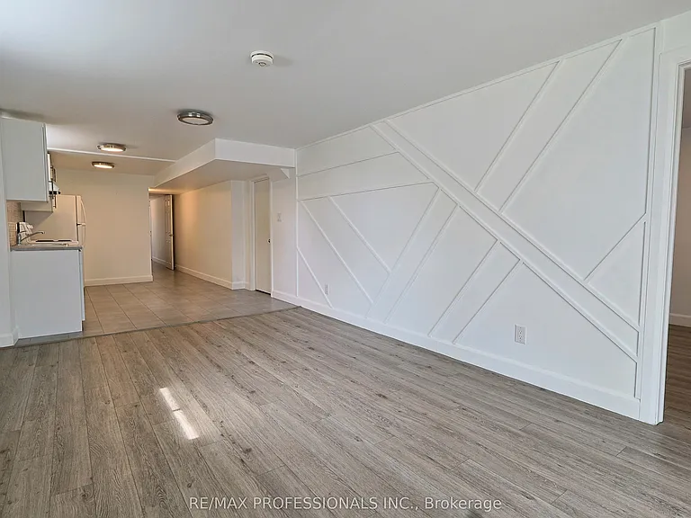 2688 Sherhill Dr #LOWER — Photo 3