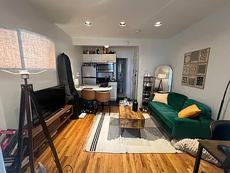 Rented by KNOCKKNOCK LLC