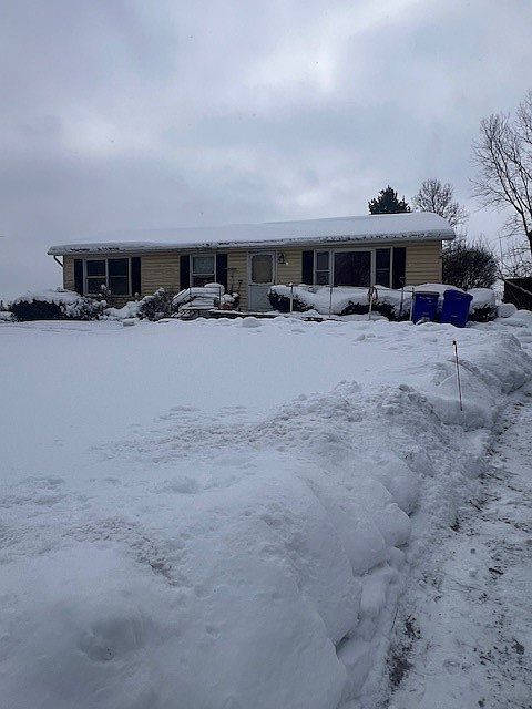 1st image of 689 Ladue Rd