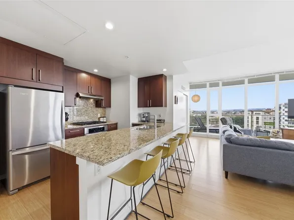 379 Tyee Rd #803, Victoria, BC V9A 0B4