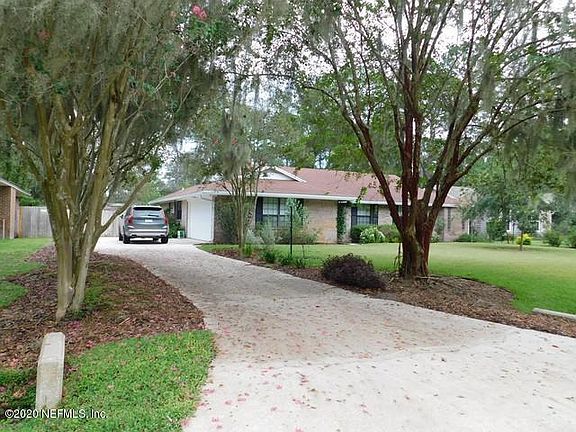 3rd image of 12977 Silver Oak Dr