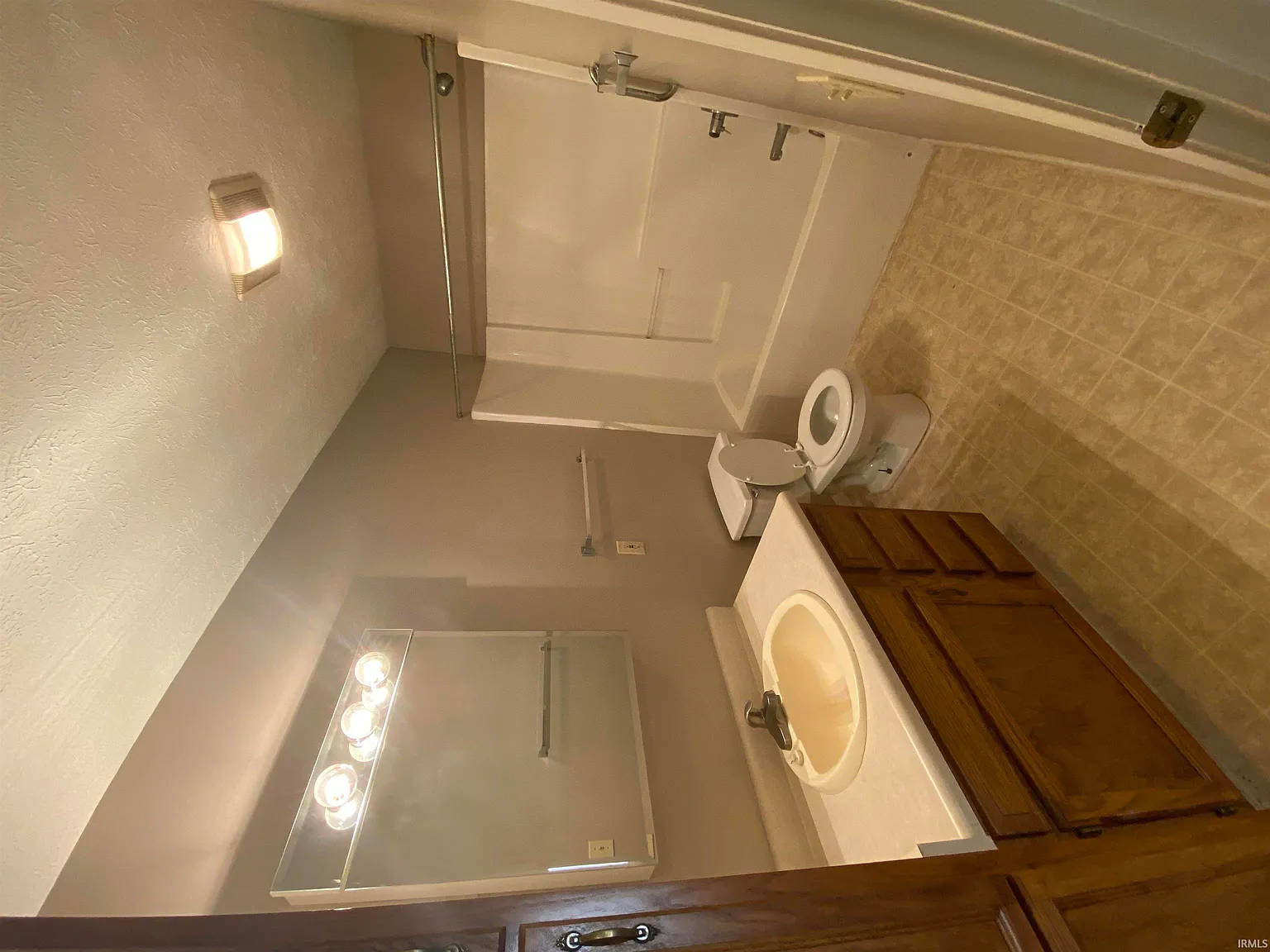 1 bed, 1.0 bath, 672 sqft, $875 — Photo 3
