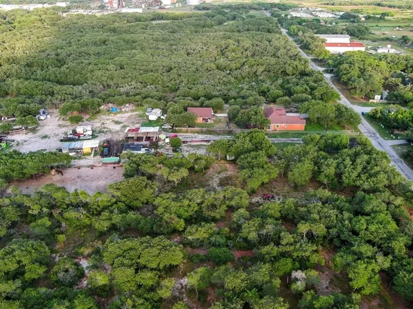 1374 4th St, Ingleside, TX 78362