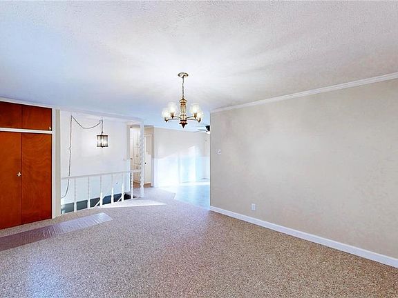 5th image of 625 Dogwood Cir