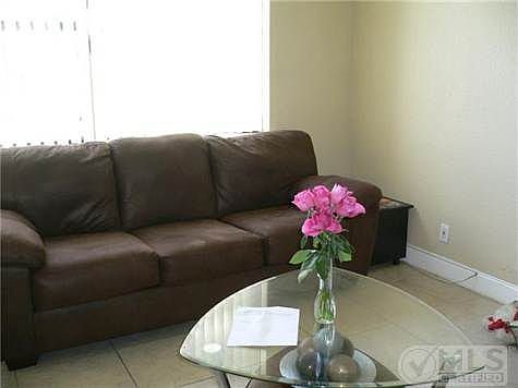 3rd image of 714 Executive Center Dr APT 37