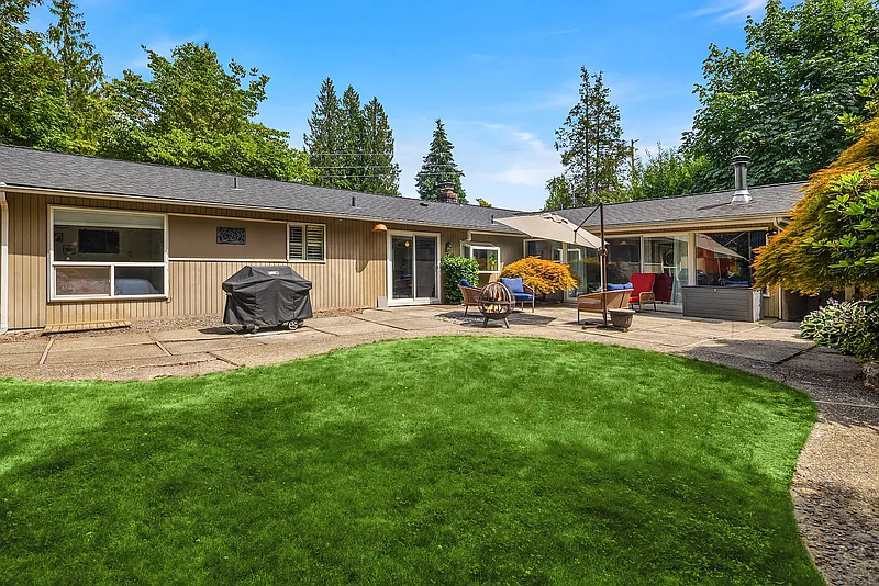 3 bed, 3.0 bath, 1960 sqft, $4,950 — Photo 3