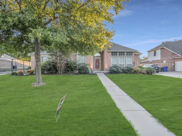 2907 Saint Charles Dr, Mansfield, TX 76063