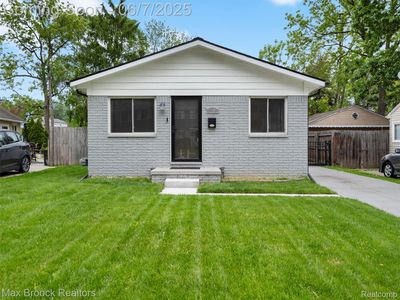 94 School Ave, Clawson, MI, 48017