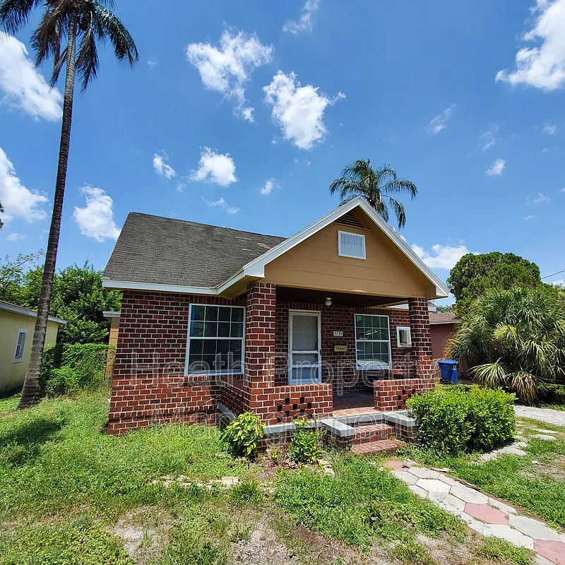 5 bed, 2.0 bath, 1543 sqft, $3,250 — Photo 1