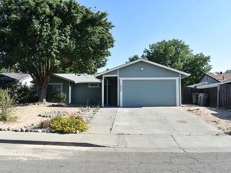 1037 Eisenhower Way — Photo 1