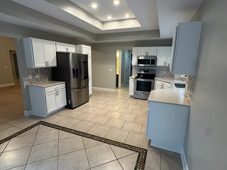 16152 Kingsway Dr — Photo 9