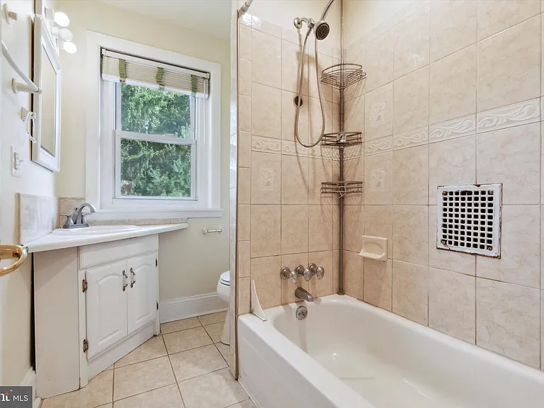925 County Line Rd — Photo 13