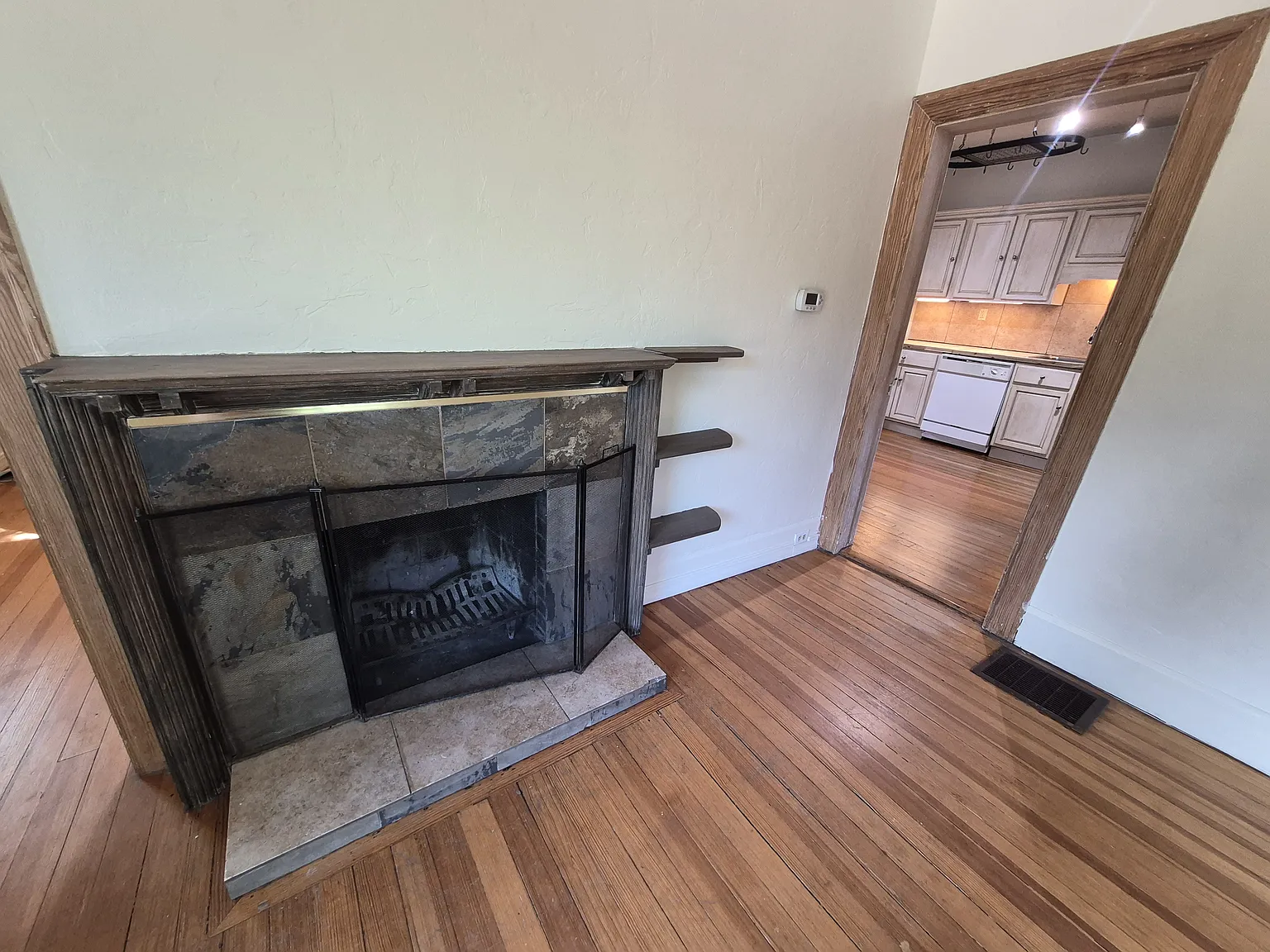 2 bed, 1.5 bath, 1200 sqft, $1,700 — Photo 4
