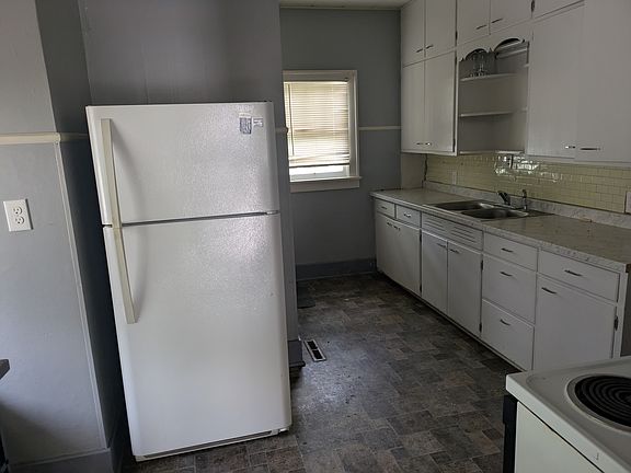 3rd image of 119 E Carlton St