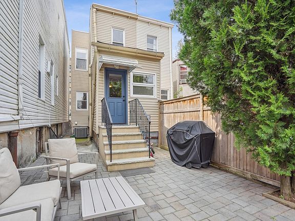 3rd image of 432 Fairmount Ave