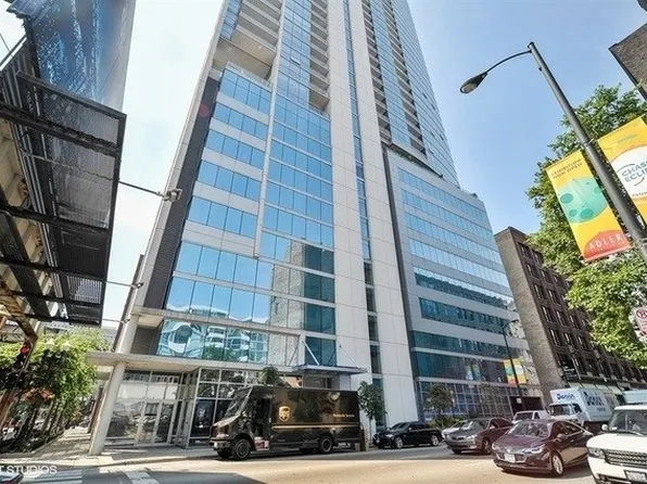 303 W Ohio St #2004, Chicago, IL 60610
