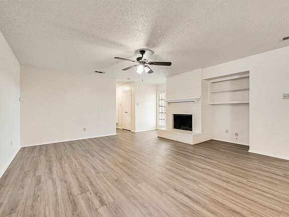 5th image of 217 Silver Creek Dr