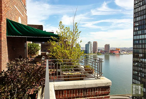 Sold by Halstead Real Estate | media 24