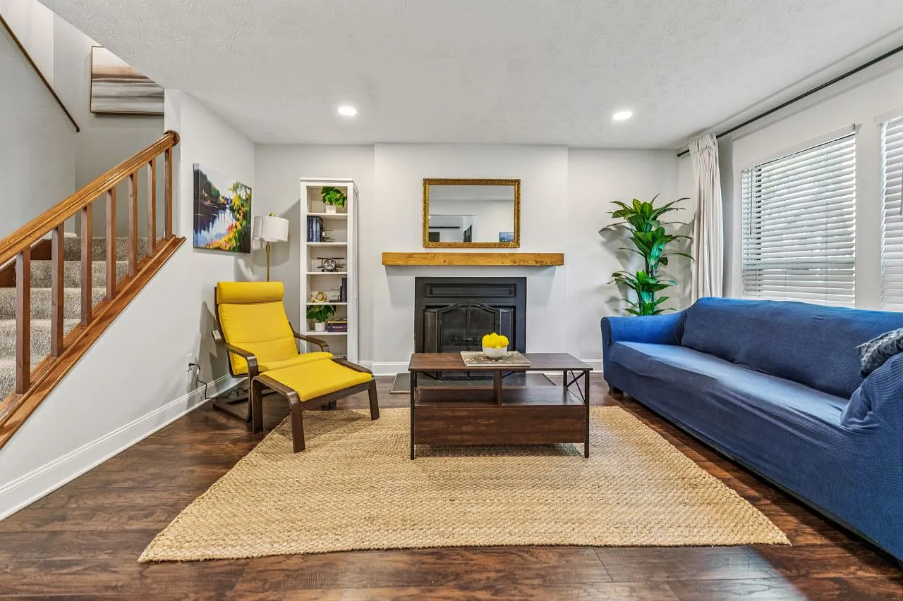 3 bed, 2.5 bath, 1940 sqft, $3,700 — Photo 4