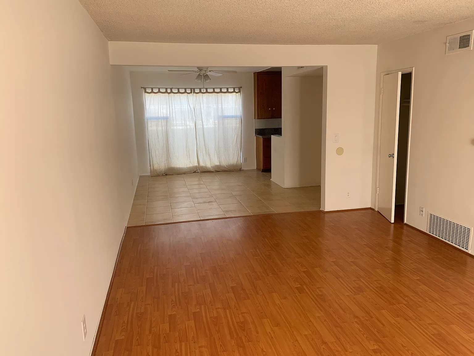 2 bed, 1.5 bath, 1000 sqft, $2,690 — Photo 2