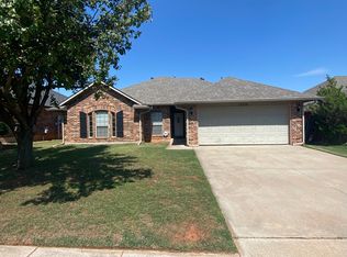 12521 SW 11th St, Yukon, OK 73099
