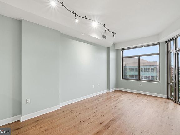 4th image of 3600 Glebe Rd Unit 1116W