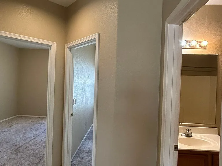 25758 W Nancy Ln — Photo 10