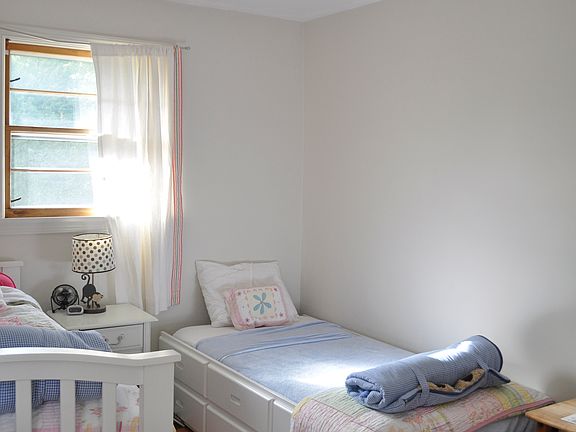 Bedroom 2 with 2 Twin beds