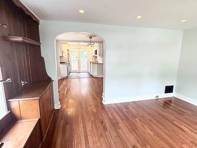 150 E Hartwell Ln — Photo 8