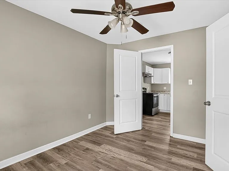 415 Spring Ct — Photo 19