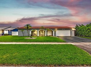 8510 NW 7th St, Pembroke Pines, FL 33024