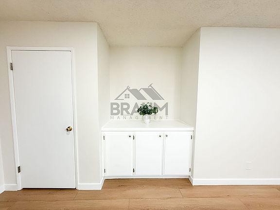 3rd image of 13347 Victory Blvd APT 107