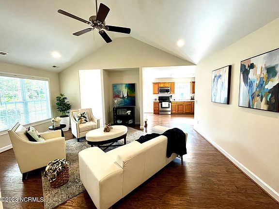 3rd image of 4732 Milliken Street