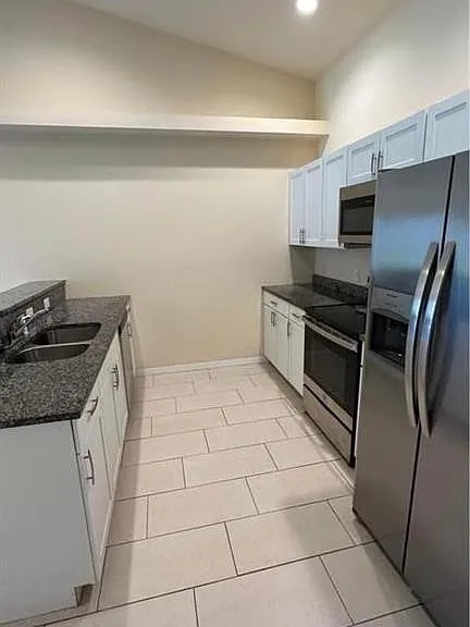 1712 SW 32nd St — Photo 5