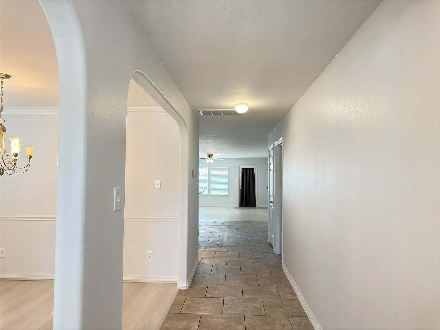 4 bed, 2.5 bath, 2688 sqft, $2,450 — Photo 4