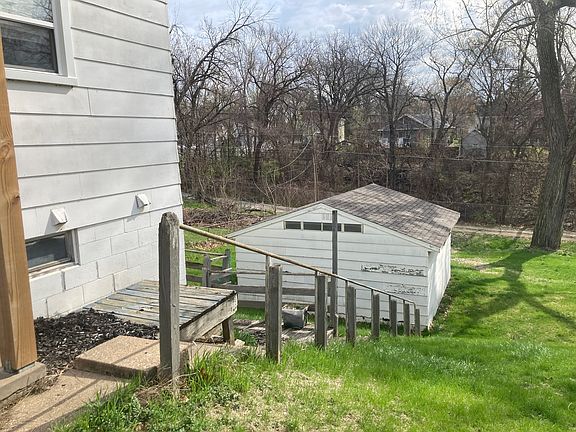 5th image of 1109 Tremont Ave