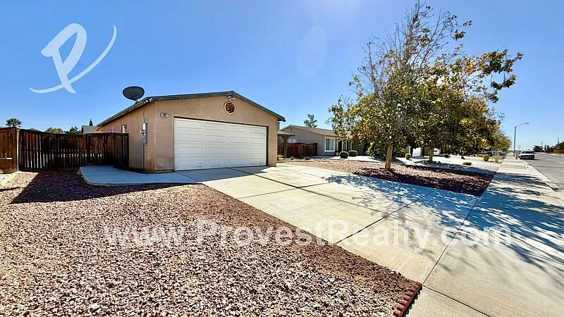 2 bed, 1.0 bath, 1006 sqft, $2,000 — Photo 2