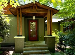 628 Carl Dr, Chapel Hill, NC 27516