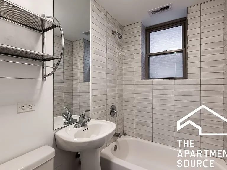 938 W Winona St #9 — Photo 10