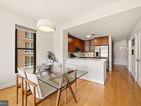 3rd image of 910 M St NW APT 403