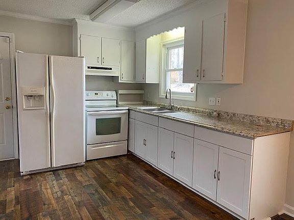 2nd image of 3021 Alton Dr